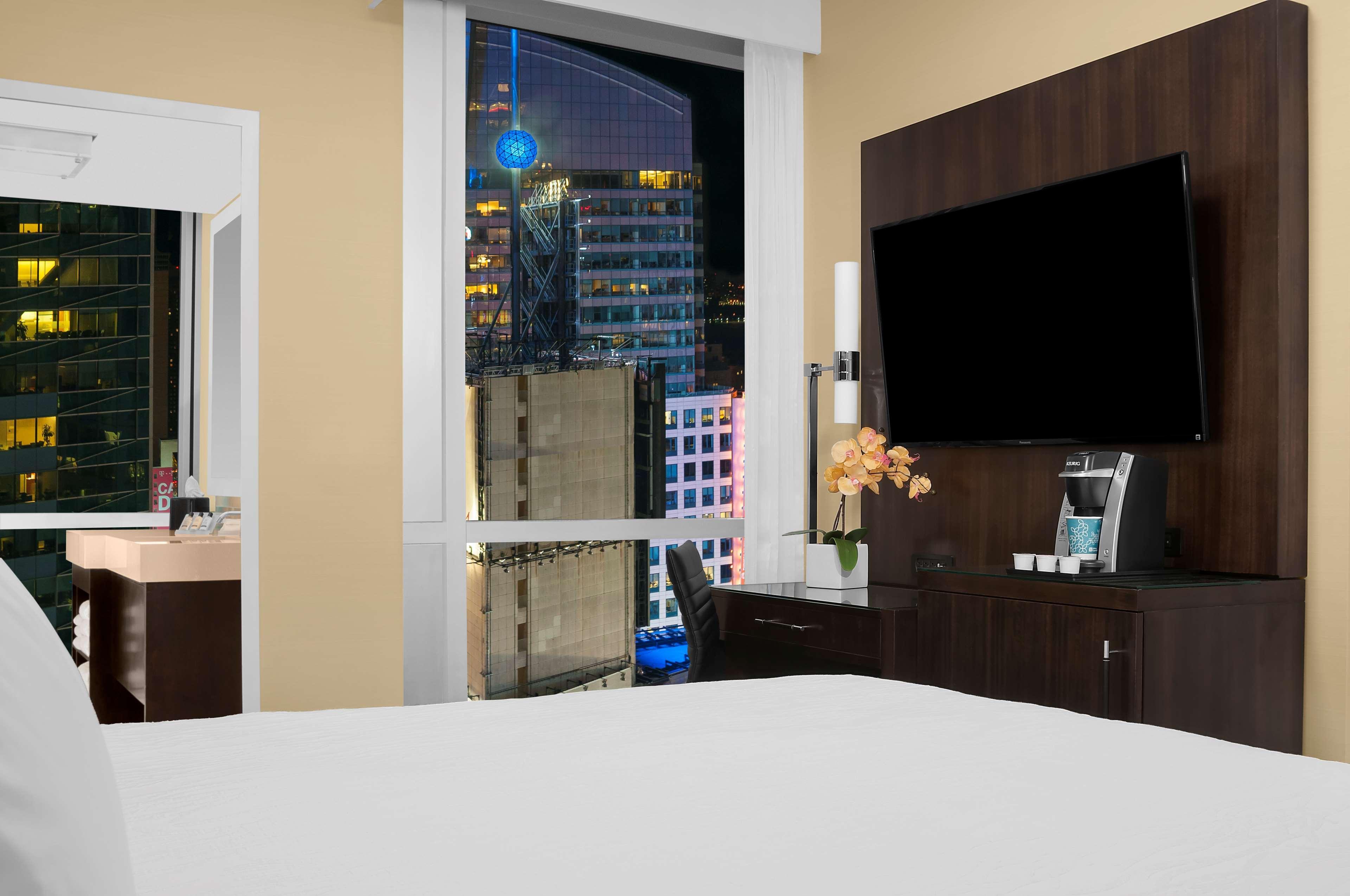 Hilton Garden Inn New York - Times Square Central Ngoại thất bức ảnh