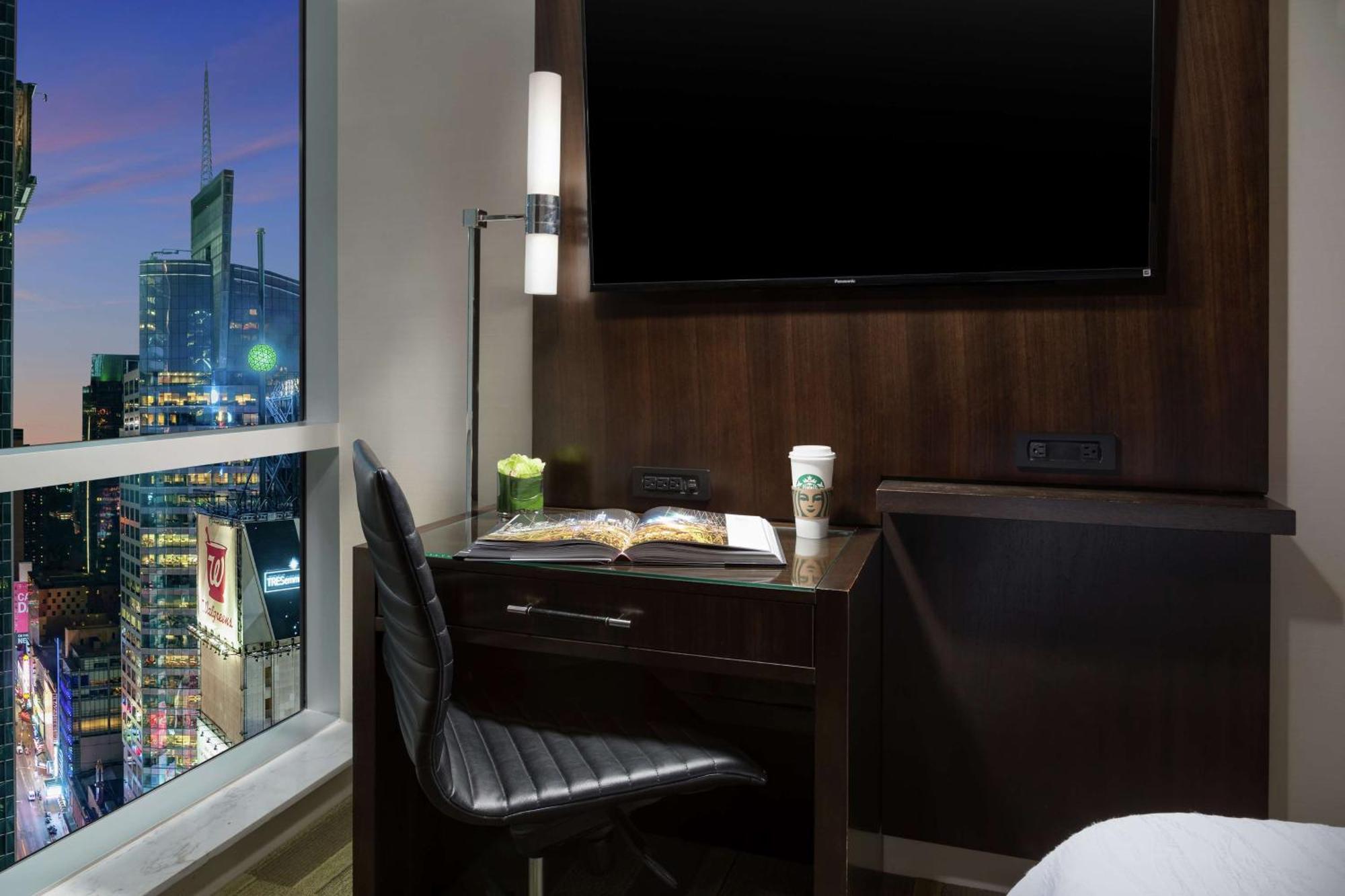 Hilton Garden Inn New York - Times Square Central Ngoại thất bức ảnh