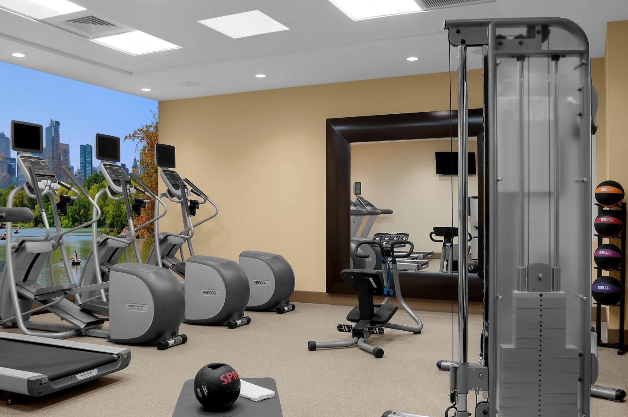 Hilton Garden Inn New York - Times Square Central Ngoại thất bức ảnh
