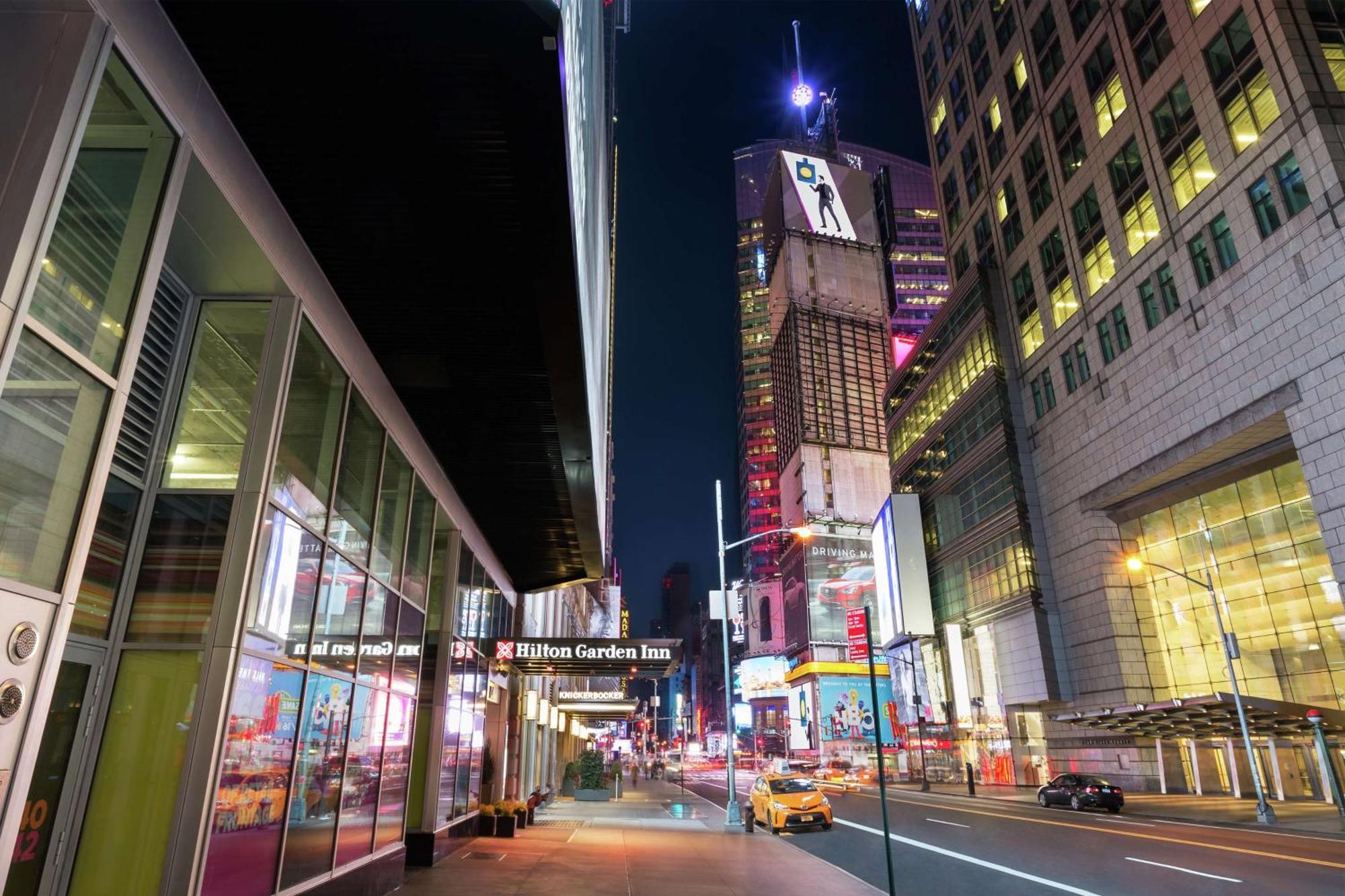 Hilton Garden Inn New York - Times Square Central Ngoại thất bức ảnh